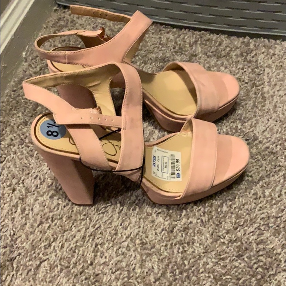 Pink Pumps - Picture 2 of 4